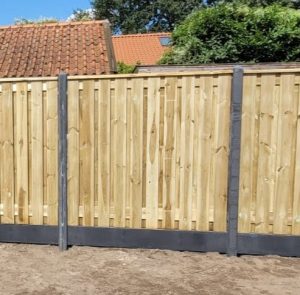 21 Planks Grenen hout betonschutting antraciet palen